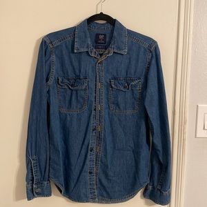Gap * Womens denim shirt with button front and pockets